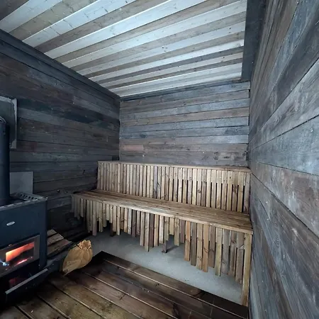 אכסניה Wildwood Wood-fired Hot Tub Retreat אוסלו