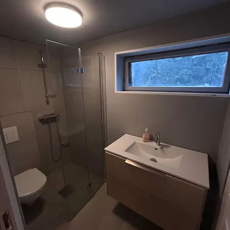 אכסניה Wildwood Wood-fired Hot Tub Retreat אוסלו