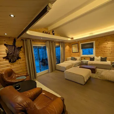 אכסניה Wildwood Wood-fired Hot Tub Retreat אוסלו