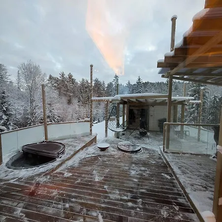 Wildwood Wood-fired Hot Tub Retreat *